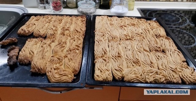 Торт "муравейник" суровыми, мужскими руками нефтянега.