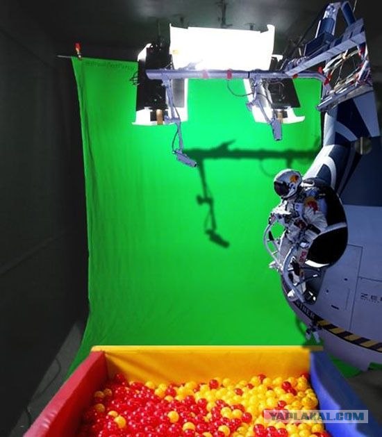 Фотожаба - прыжок Баумгартнера