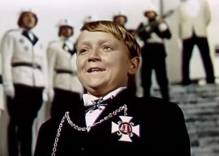 Просто уличный туалет в деревне