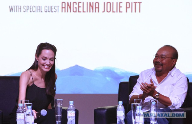 Анджелина Джоли на кинофестивале в Камбодже