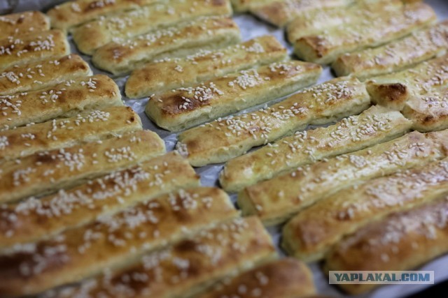 Творожно-сырные колечки с кунжутом