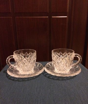 Я ем из золотых блюд, пью из хрустальных чаш