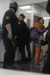 В офисе ФБК выломали дверь и проводят обыск. Навального задержали