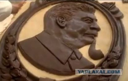 Фотожаба: Михалков и тортик