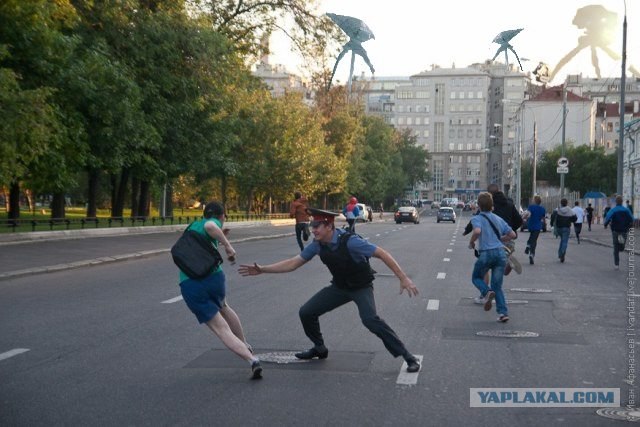 Школьники и полицай