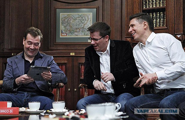 Янукович показал ветеранам, как нужно пить!