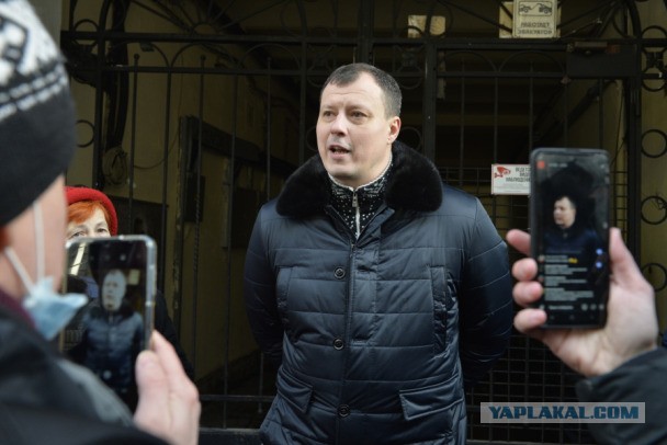 Полиция обыскивает офис лидера QR-сопротивления Коновалова в центре Петербурга