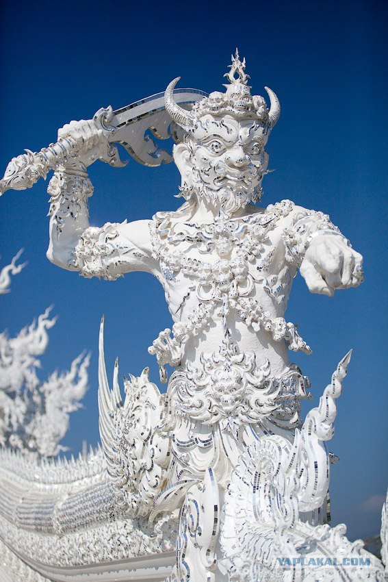 Белый храм в Чианг Рае (Wat Rong Khun)