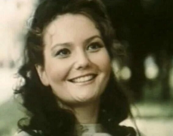 Как живет в 49 лет актриса, чьим голосом говорит «Алиса» и навигаторы: Татьяна Шитова