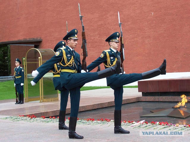 Фривольная парадная форма испанских легионеров