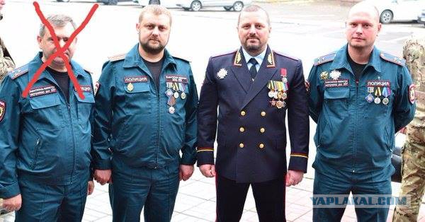 Луганск 21.11.17. Вооруженные люди возле административных зданий