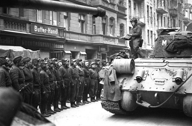 Исторические моменты Победы. Апрель-май 1945г