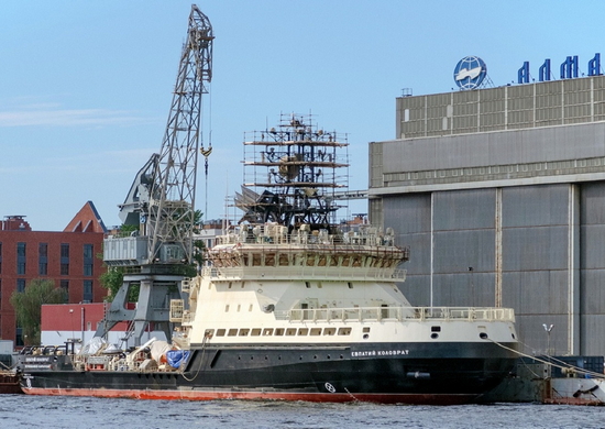 Ледокол «Евпатий Коловрат» приступил к морскому переходу из Санкт-Петербурга в Петропавловск-Камчатский