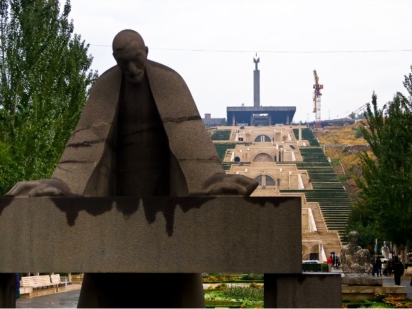 Самые необычные памятники Еревана