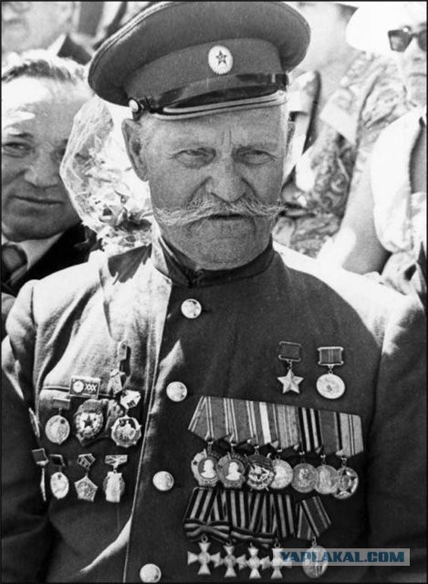 В правовой плоскости России Колчак - преступник. И никаких досок.