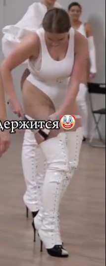 "Моя двоюродная сестра на работе"