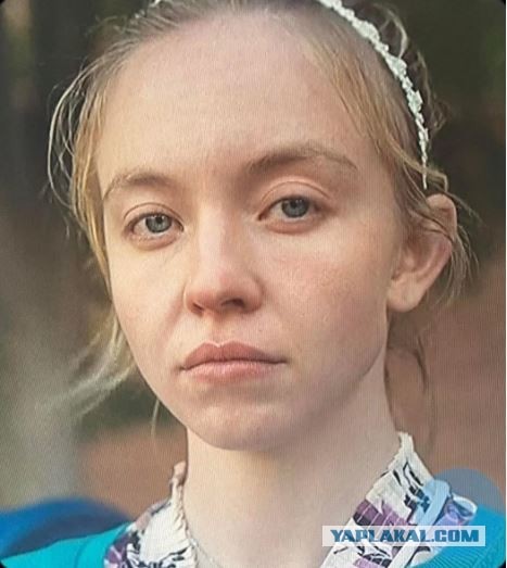 Сидни Суини продолжает рекламировать свой бренд нижнего белья