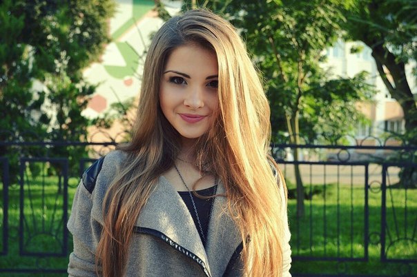 Разные девушки из соцсетей