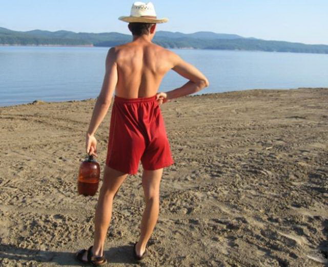 Как узнать русского мужика на европейском пляже