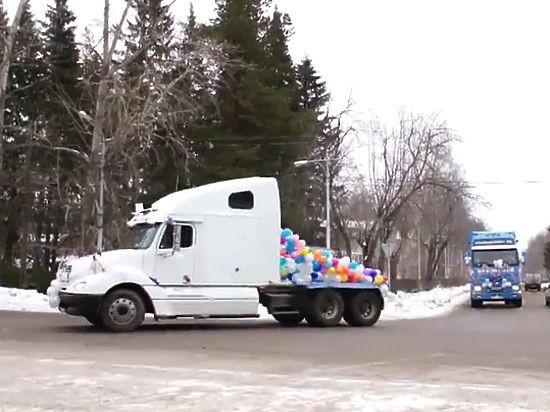 Такого свадебного кортежа вы ещё не видели.
