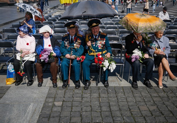 В Славянске облили зеленкой героя Великой Отечественной войны