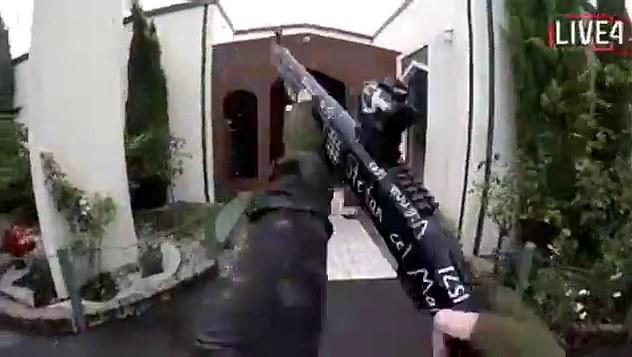 В Ницце неизвестный с ножом напал на людей возле церкви