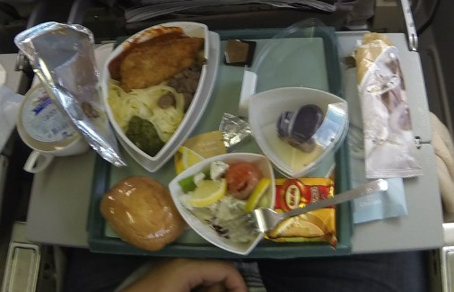 Чем кормят в самолетах Emirates