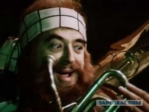 Активисты «СтопХам» придрались к автобусу ОМОН в центре Москвы и были жестко задержаны