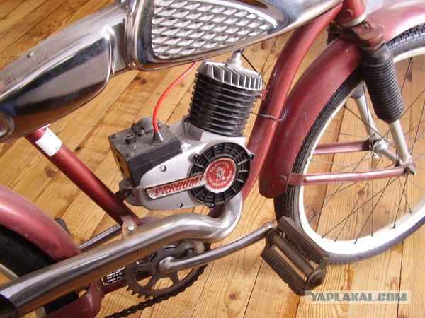 Мы вставляли в спицы велика картонку, чтобы он трещал, как мотор мопеда...