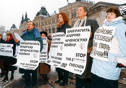 В Париже неизвестный напал с ножом на прохожих, есть жертвы