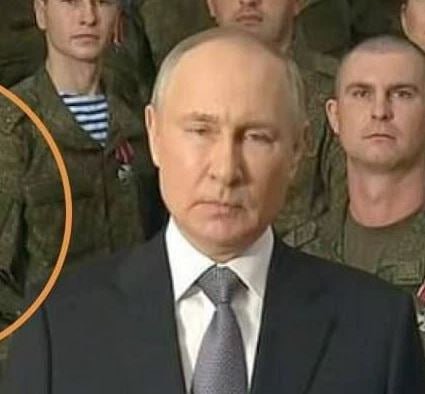 Путин выступил с новогодним обращением к россиянам на фоне военных