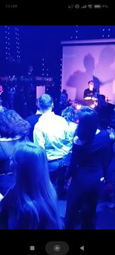 По полям по полям, синий Хетфилд идет в хлам