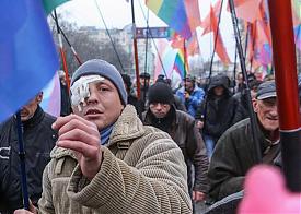 Автор обязан был уступить дорогу, потому что бородач и его друг-гей очень спешили