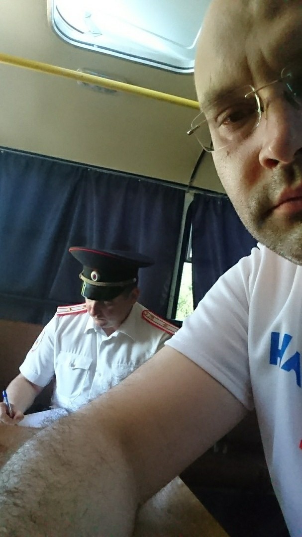 Москвича задержали за футболку с изображением Навального