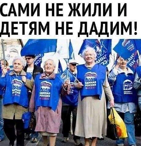 В узком месте в одном из дворов Искитима не смогли разъехаться два автомобиля