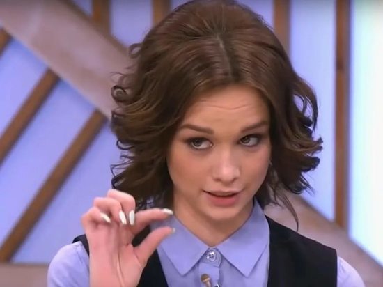 "Трогал за грудь и целовал". Школьница обвинила физрука в домогательствах.