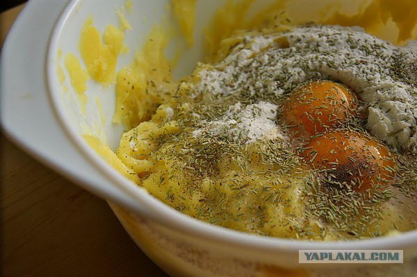 Картофельные палочки (котлеты) с сыром, И томатно-чесночным соусом