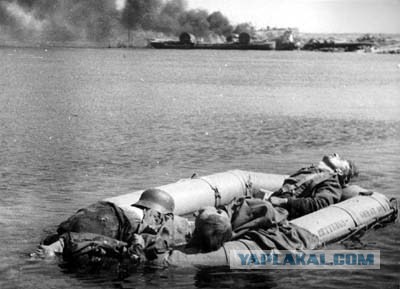 Беженцы плывут