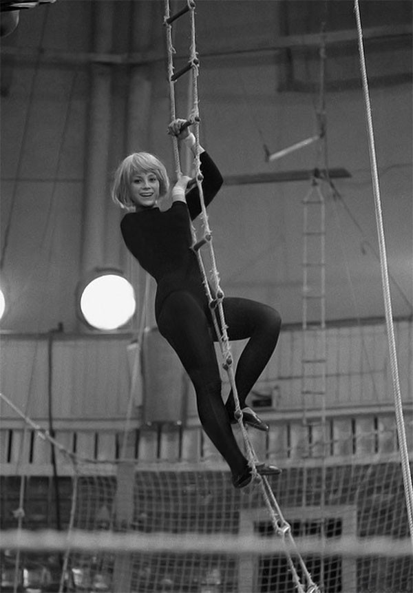 Наталья Варлей на арене цирка. 1967 год