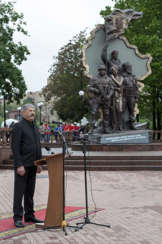 Луганск. Открытие памятника "Они отстояли Родину".