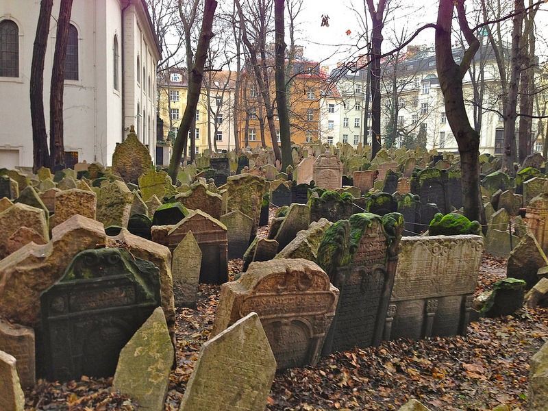 Прага старое еврейское кладбище