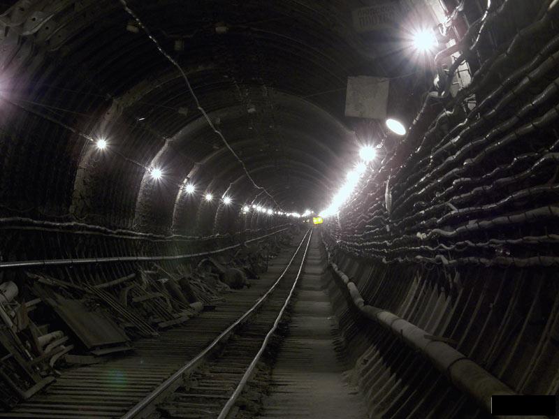 Самый длинный перегон в метро санкт петербурга. Размыв в метрополитене Питер. Размыв метро СПБ. Затопленные тоннели метро СПБ. Тоннель метро СПБ 1994.