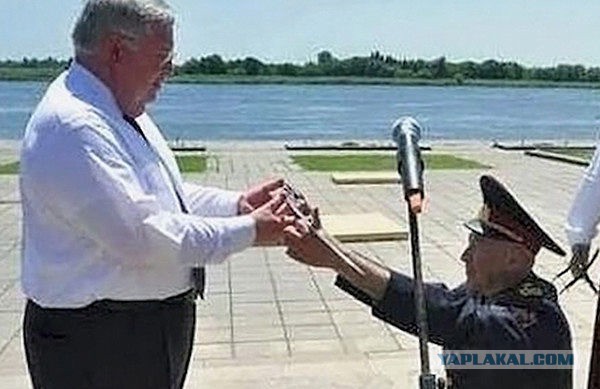 В Петербурге появилось масштабное граффити с портретом Моторолы