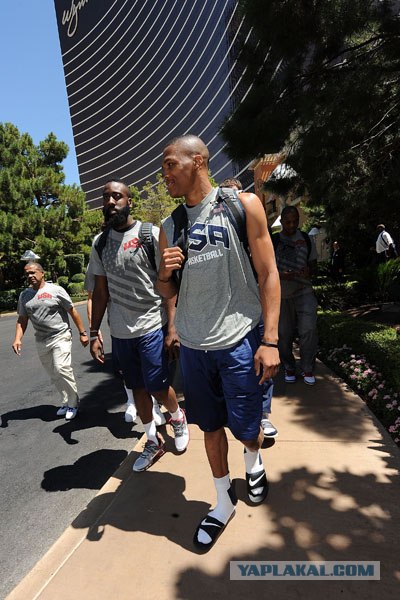 Носки с сандалиями без сандалий