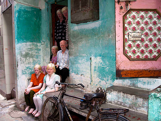 Индийская семья альбиносов