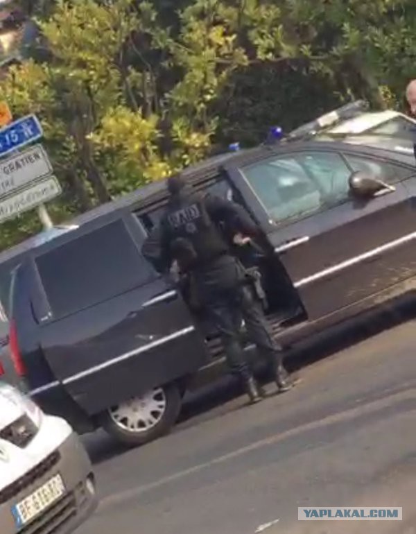 Террористы в Париже захватили заложников в школе, есть угроза взрыва.