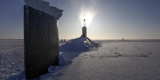 Доплавались: американская подводная лодка застряла во льдах рядом с базой ВМФ России