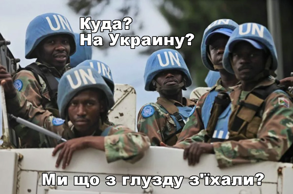 Кадры общения Джоли с беженцами на вокзале во Львове.