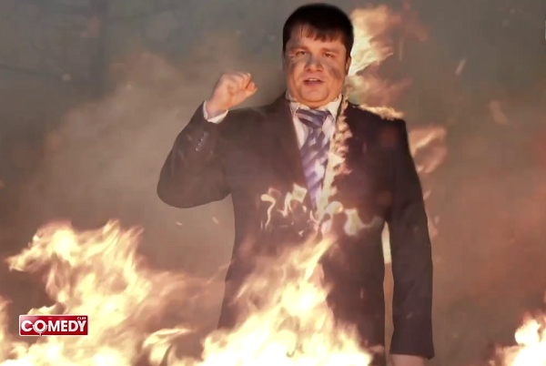 В Феодосии продолжает гореть нефтебаза