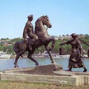 Памятники артистам и их ролям